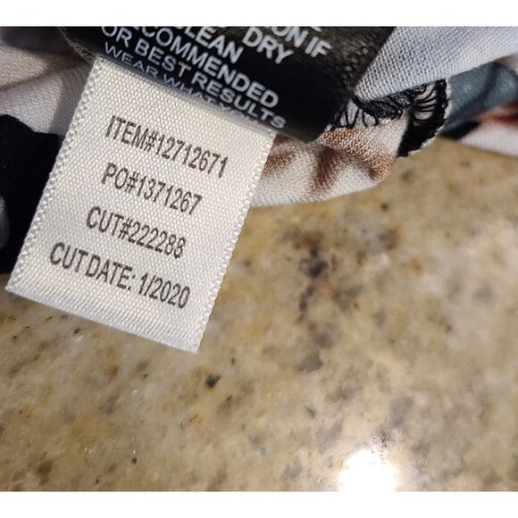 New! Torrid Size 1X Super Soft Knits Black Floral Cold Shoulder Top Rayon Blend - Picture 6 of 13